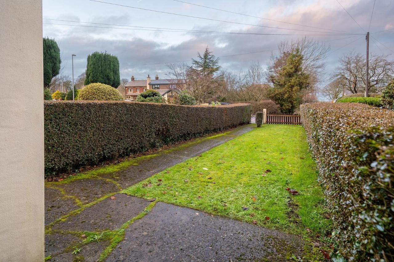 Wrea Cottage, 2 Bedrooms Wifi & Parking Near Ribby Hall Wrea Green Bagian luar foto